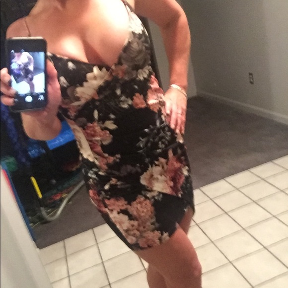 Black floral dress by Windsor. - Picture 4 of 5